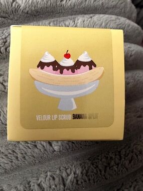 Jeffree Star Velour Lip Scrub - Banana Spilit